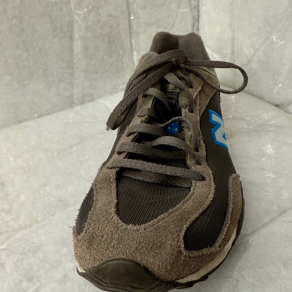 Woman’s New Balance 442 shoes in amazing shape, size 9.5. - Picture 5 of 7